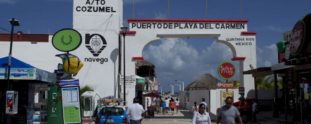 BAR CAPITAN DAN&#39;S EN EL FERRY QUE LLEVA A COZUMEL