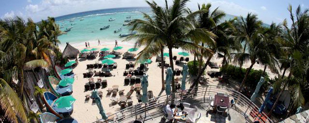 LOS 7 MEJORES CLUBES DE PLAYA EN PLAYA DEL CARMEN