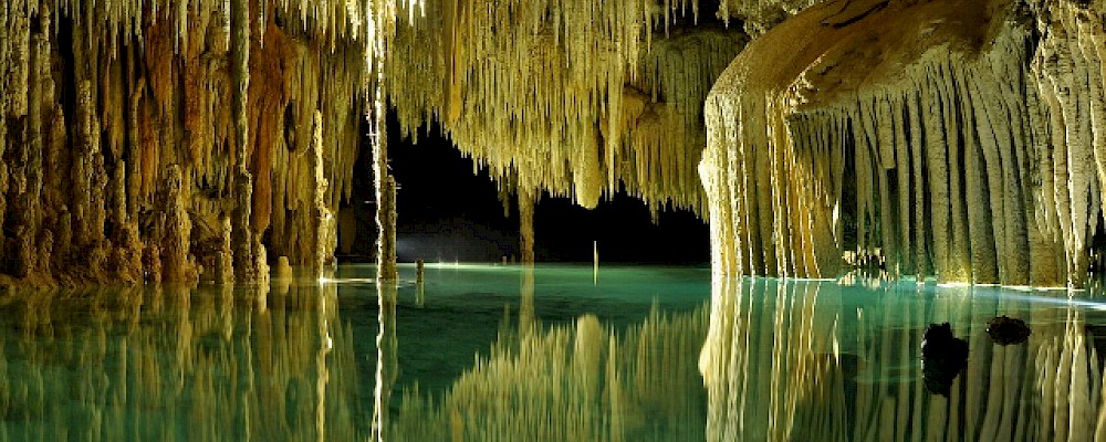 EXPLORA BAJO LA RIVIERA MAYA EN RIO SECRETO