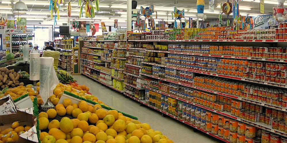 ¿HAY TIENDAS DE SUPERMERCADOS EN AKUMAL?