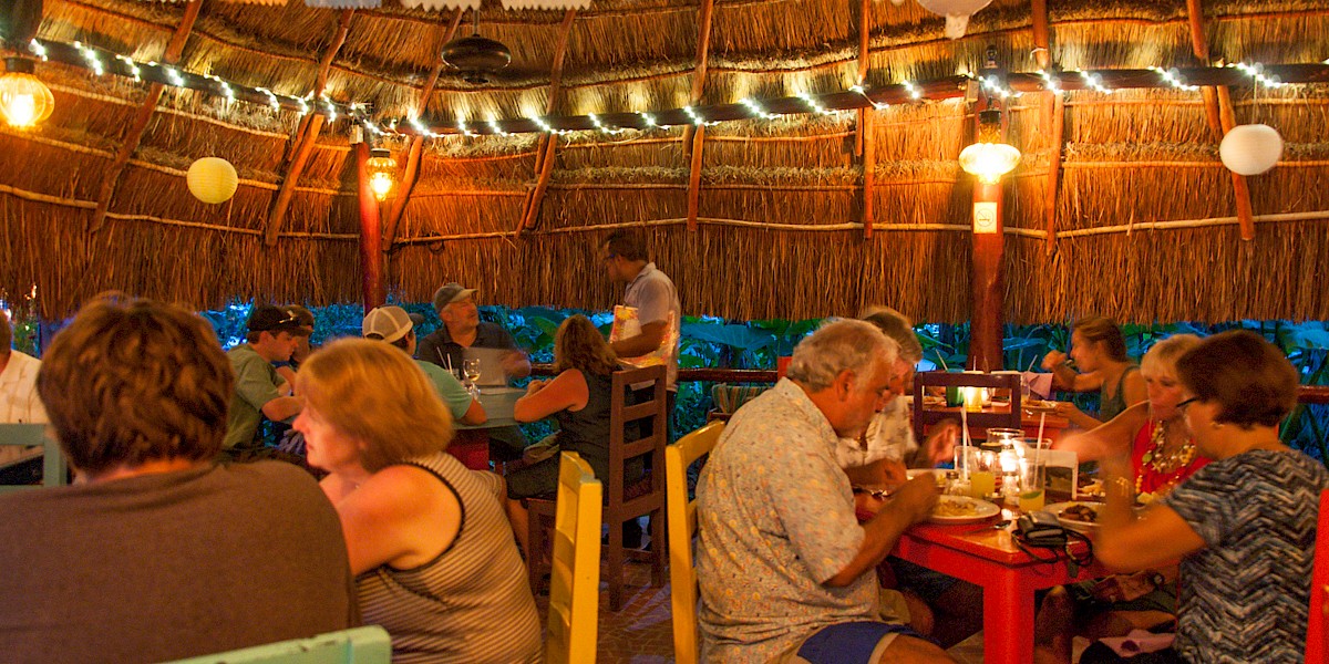 Turtle Bay Cafe organizará una cena para recaudar fondos para las ambulancias de Akumal
