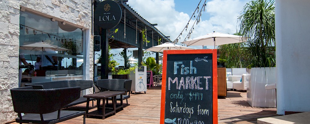 Un mercado de pescado, una banda en vivo y las mejores vistas del océano