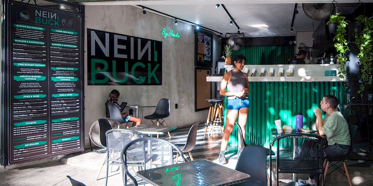 Nein Buck: ¡Donde incluso los amantes de la carne se rinden ante la felicidad basada en plantas!